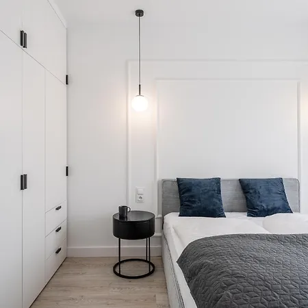 Rentplanet - Apartament Madalinskiego