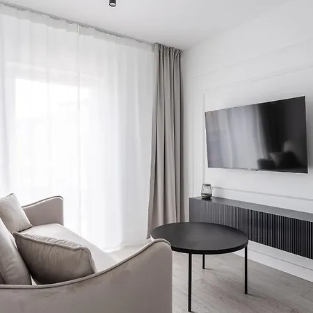 Apartmán Rentplanet - Apartament Madalinskiego *